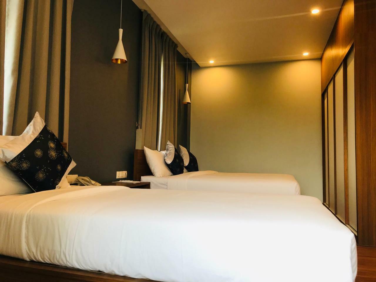 Regent Hotel Mergui Bagian luar foto