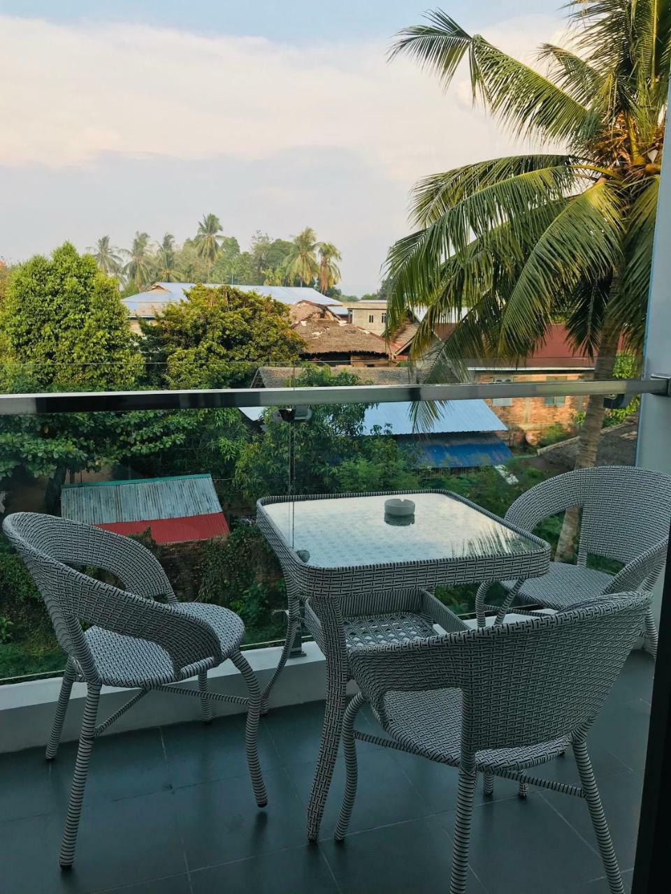 Regent Hotel Mergui Bagian luar foto